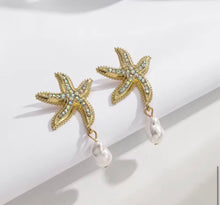 Load image into Gallery viewer, Gold Starfish Earrings