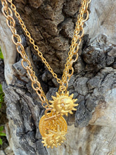 Cargar imagen en el visor de la galería, Gold Charm Necklace- Sun, Star &amp; Starfish Pendant Chain