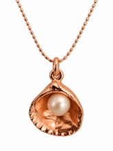 Cargar imagen en el visor de la galería, Rose Gold Pearl Shell Necklace