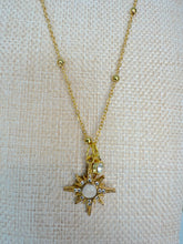 Cargar imagen en el visor de la galería, Celestial North Star Charm Necklace