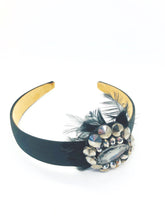 Cargar imagen en el visor de la galería, Metallic &amp; Black Feather Headband