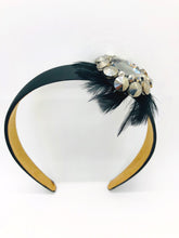 Cargar imagen en el visor de la galería, Metallic &amp; Black Feather Headband