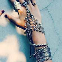 Cargar imagen en el visor de la galería, Gypsy Silver Finger Chain Bracelet